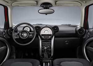 Das Cockpit des überarbeiteten Mini Countryman