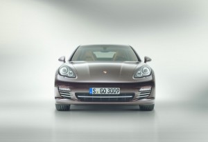Die Frontansicht des Porsche Panamera Platinum Edition