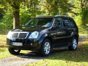 Ssangyong Rexton in Schwarz (Standaufnahme)