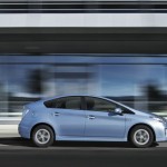 Toyota Prius Plug-in 2012 von der Seite (Fahraufnahme)
