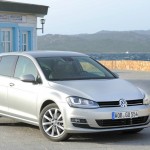 VW Golf 7 in Silber in Sardinien (Standaufnahme)