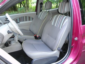 Die vorderen Sitze des Renault Twingo Liberty 1.2
