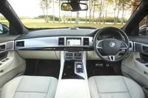 Das Armaturenbrett des Jaguar XF Sportbrake