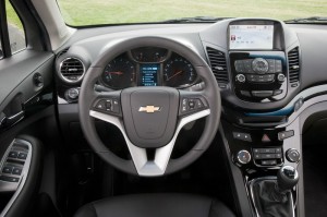 Das Cockpit des Chevrolet Orlando Modell 2013