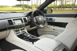 Das Cockpit des Jaguar XF Sportbrake