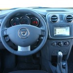 Das Cockpit des Dacia Sandero Modelljahr 2013