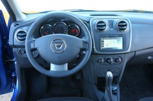 Das Cockpit des Dacia Sandero Modelljahr 2013