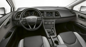 Seat Leon Innenraum Lenkrad Armaturenbrett Mittelkonsole Sitze