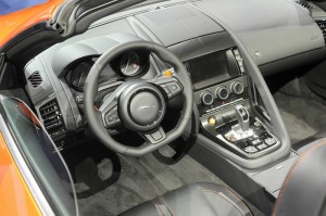 Das Cockpit des Jaguar F-TYPE