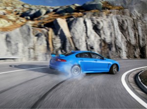 Der neue Jaguar XFS-R voll in seinem Element