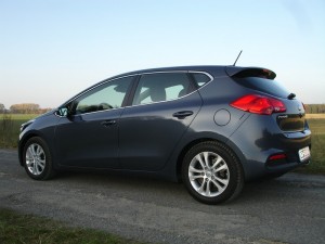 Der Kia ceed als 1.4 CRDi 90 von der Seite