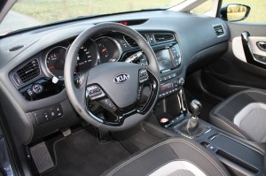 Das Cockpit des Kia ceed