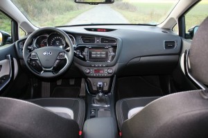 Das Armaturenbrett des Kia ceed 1.4 CRDi 90