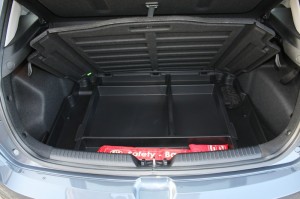 Mehr Stauraum unter dem Ladeboden im Kia ceed 1.4 CRDi 90