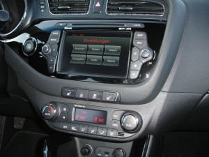 Das Touchscreen-Display im Kia ceed 1.4 CRDi 90
