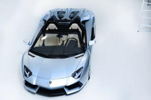 Die Vorderansicht des Lamborghini Aventador LP 700-4 Roadster