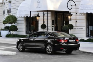 Lexus LS 460 in schwarz 2012