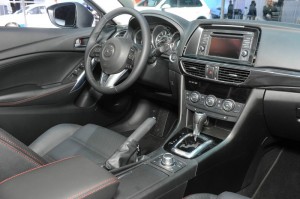 Das Cockpit des 2013 Mazda 6