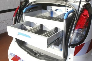 Viele Staufächer im Peugeot i0n Cargo