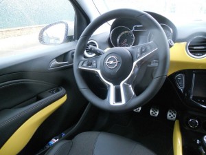 Das Cockpit des Opel Adam (2012)
