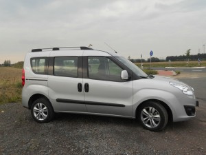Die Seitenpartie des Opel Combo 1.6 CDTI
