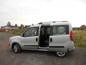 Opel Combo Pkw 1.6 CDTI in Silbe von der Seite
