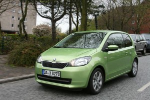 Grüner Skoda Citigo in der Vorderansicht