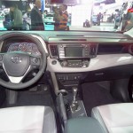 Sitze, Mittelkonsole des Toyota RAV4 - LA Auto Show Bildergalerie