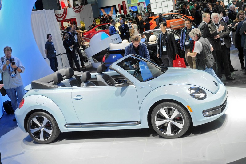Das neue Volkswagen Beetle Cabrio auf der Automobilmesse Los Angeles Auto Show 2012