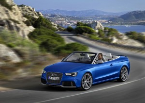Der Audi RS5 als Cabriolet in der Farbe Blau