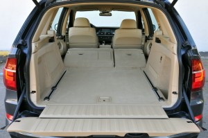 Das Volumen im BMW X5 xDrive40d lässt sich auf 1750 Liter erweitern