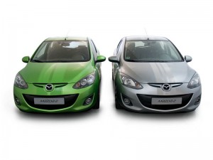 Mazda2 im Streifen-Design in Grün und Grau