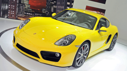 Gelber Porsche Cayman in Los Angeles