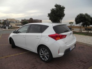 Hybridauto Toyota Auris in weiss