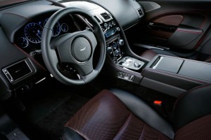 Der Innenraum (Cockpit) des Aston Martin Rapid S