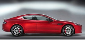 Aston Martin Rapid S in der Seitenansicht