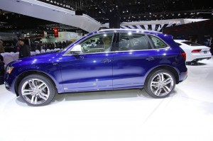 Der neue Audi SQ5 in Blau auf der NAIAS