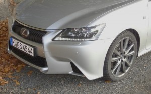 Die Frontschürze des Lexus GS 450h F-Sport