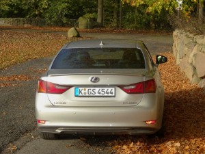 Die Heckansicht des Lexus GS 450h F-Sport
