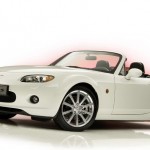 Mazda MX-5 Black & White in der Außenfarbe Pegasusweiß