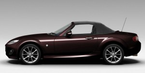 Mazda MX-5 Hamaki in der Lackfarbe Festivalschwarz Metallic