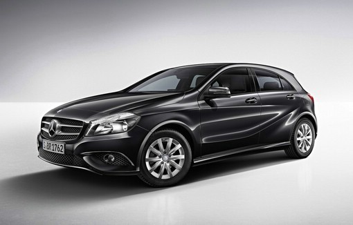 schwarzer Mercedes A 180 CDI Blue Efficiency Edition in der Seitenansicht
