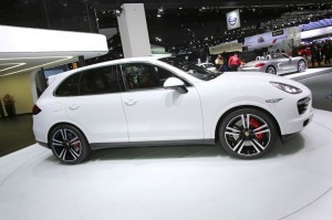 Porsche Cayenne Turbo S in Weiß auf der 2013-er Motorshow in Detroit