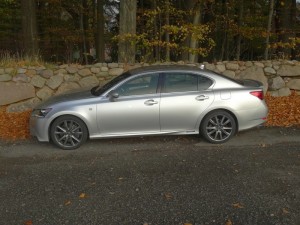 Silberner Lexus GS 450h F-Sport von der Seite