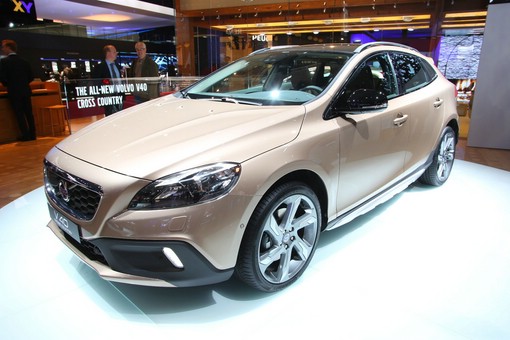 Der Volvo V40 Cross Country auf einer Automesse im Jahre 2012