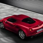 Roter Alfa Romeo 4C in der Heckansicht