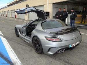 Mercedes-Benz SLS AMG Coupe Black Series mit geöffneten Flügeltüren