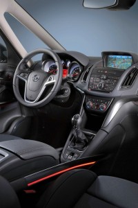 Das Cockpit des Opel Zafira Tourer Biturbo
