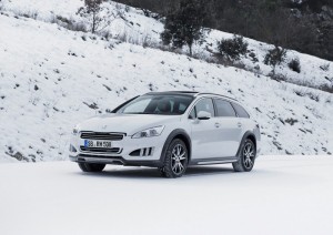 Der Peugeot 508 RXH im Winter bei den Tests