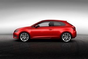 Roter Seat Leon SC 2013 in der Seitenansicht